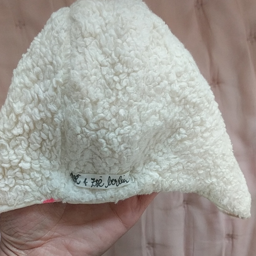 Hat - Picture 3 of 4
